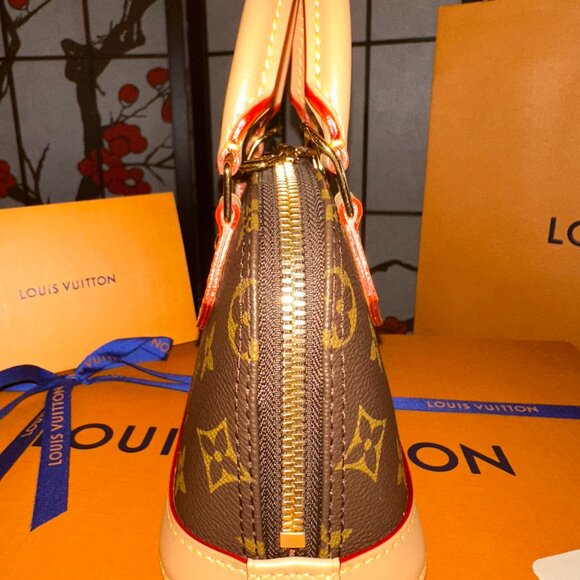 Louiv Vuitton Alma Nano Monogram - Picture 10 of 15
